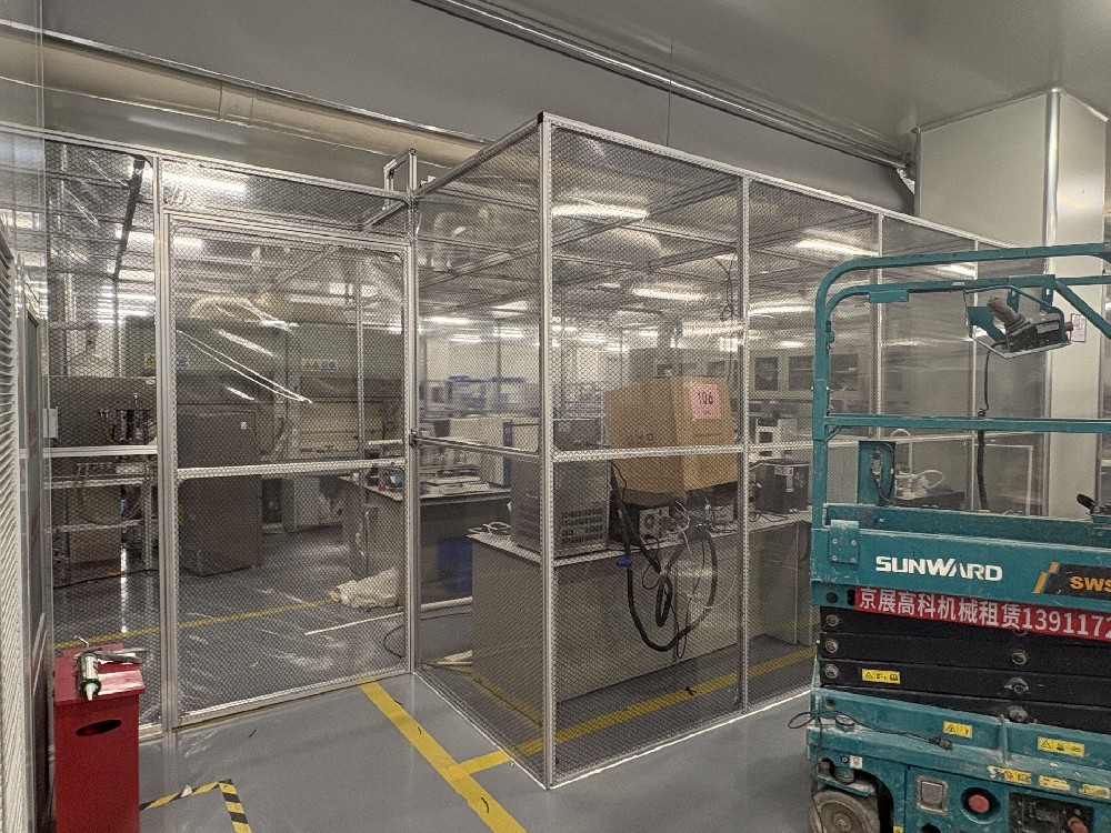 防靜電網(wǎng)格簾潔凈棚完工效果